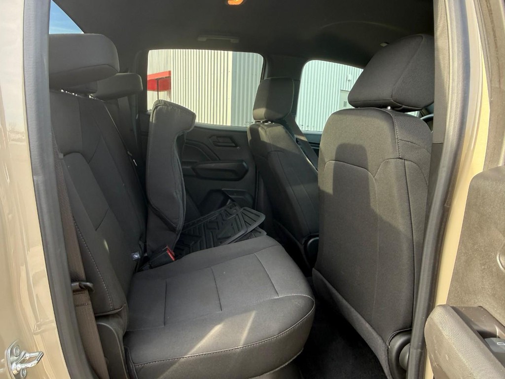 Chevrolet Colorado Vehicle Full-screen Gallery Image 10