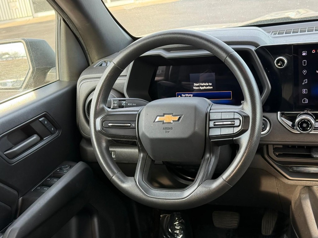 Chevrolet Colorado Vehicle Full-screen Gallery Image 12
