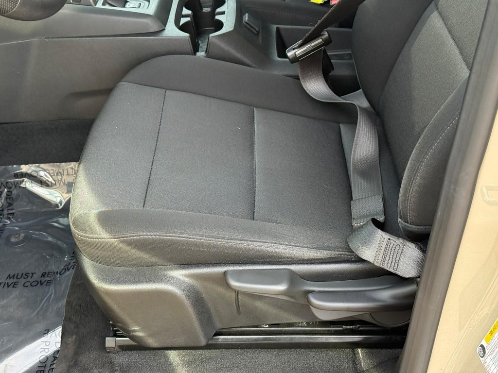 Chevrolet Colorado Vehicle Full-screen Gallery Image 16