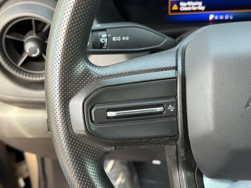 Chevrolet Colorado Vehicle Full-screen Gallery Image 18