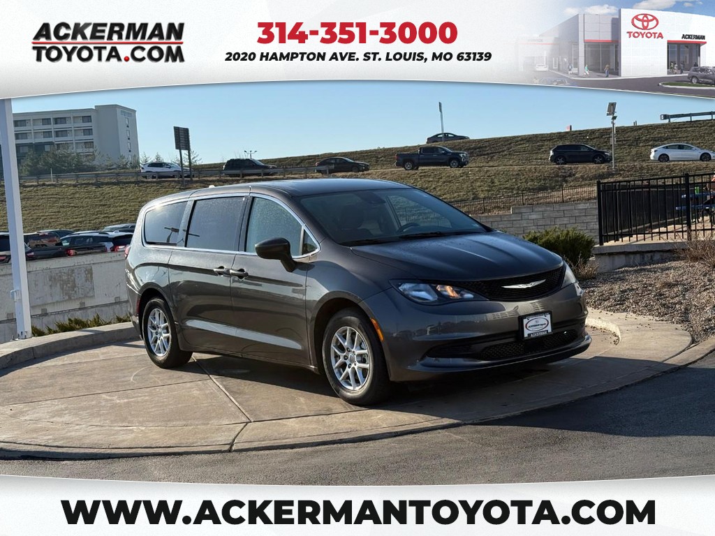 Chrysler Voyager Vehicle Full-screen Gallery Image 01