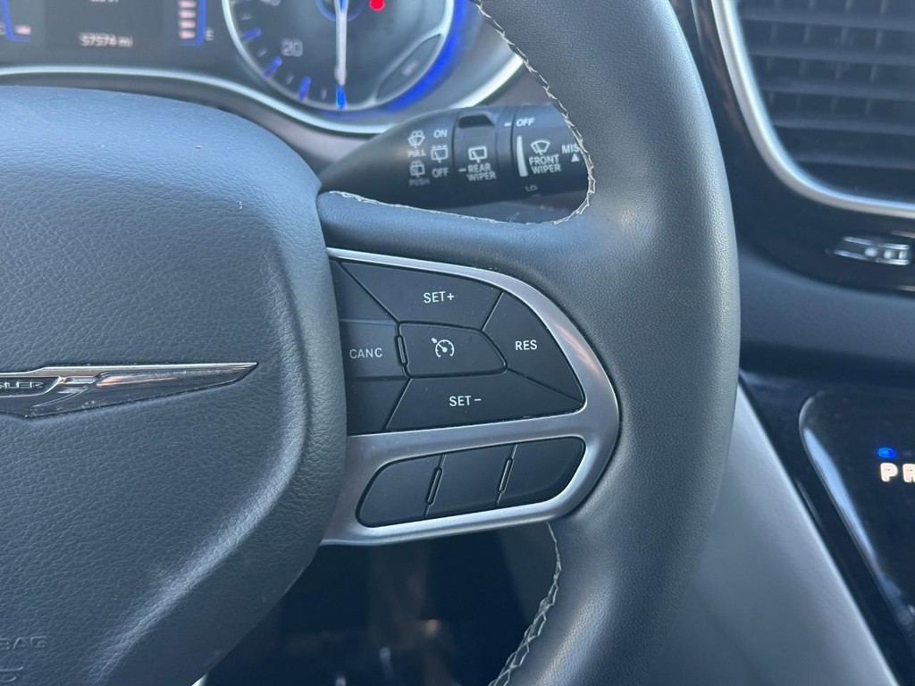 Chrysler Voyager Vehicle Full-screen Gallery Image 20