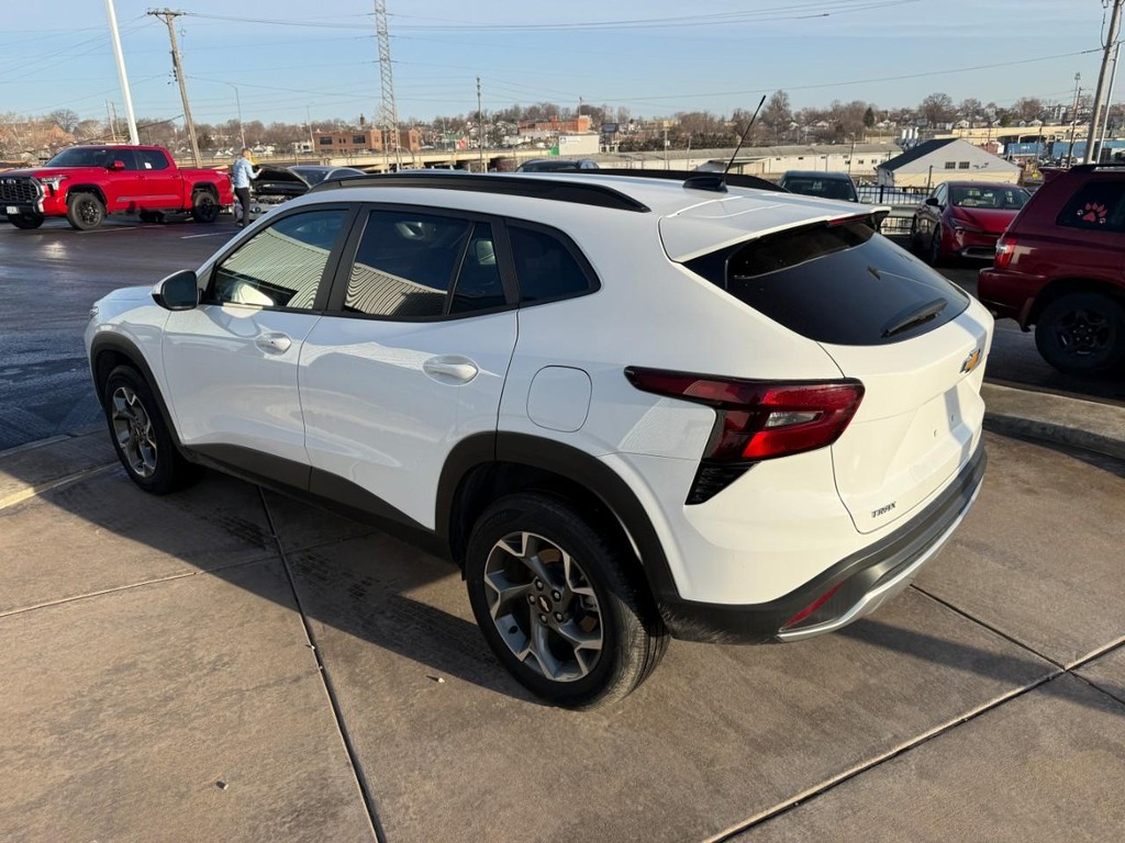 Chevrolet Trax Vehicle Full-screen Gallery Image 05