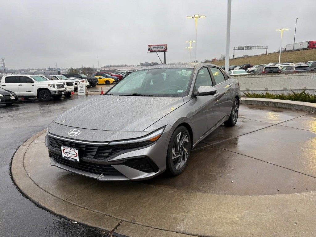 Hyundai Elantra Vehicle Full-screen Gallery Image 08