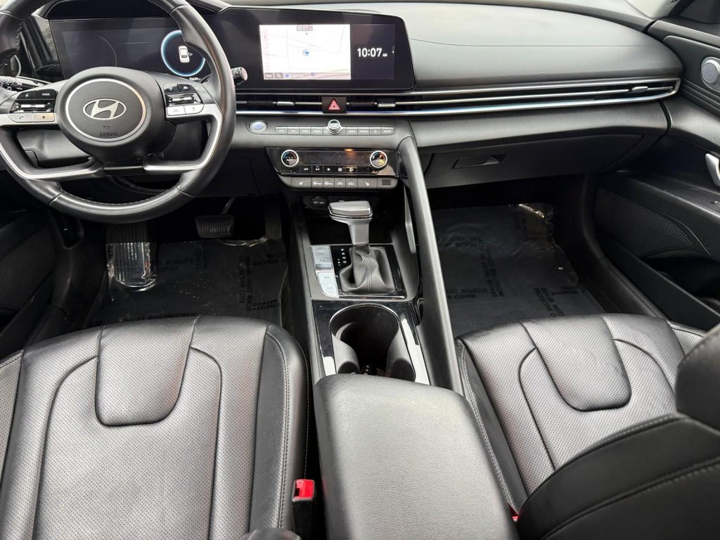 Hyundai Elantra Vehicle Full-screen Gallery Image 11