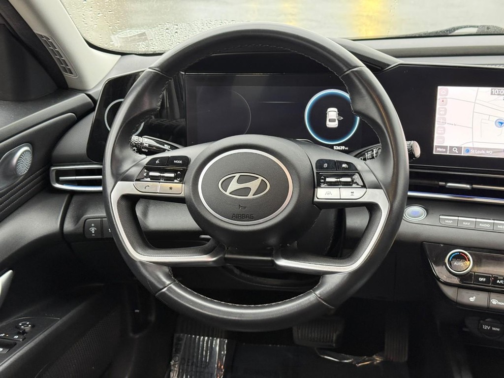 Hyundai Elantra Vehicle Full-screen Gallery Image 12