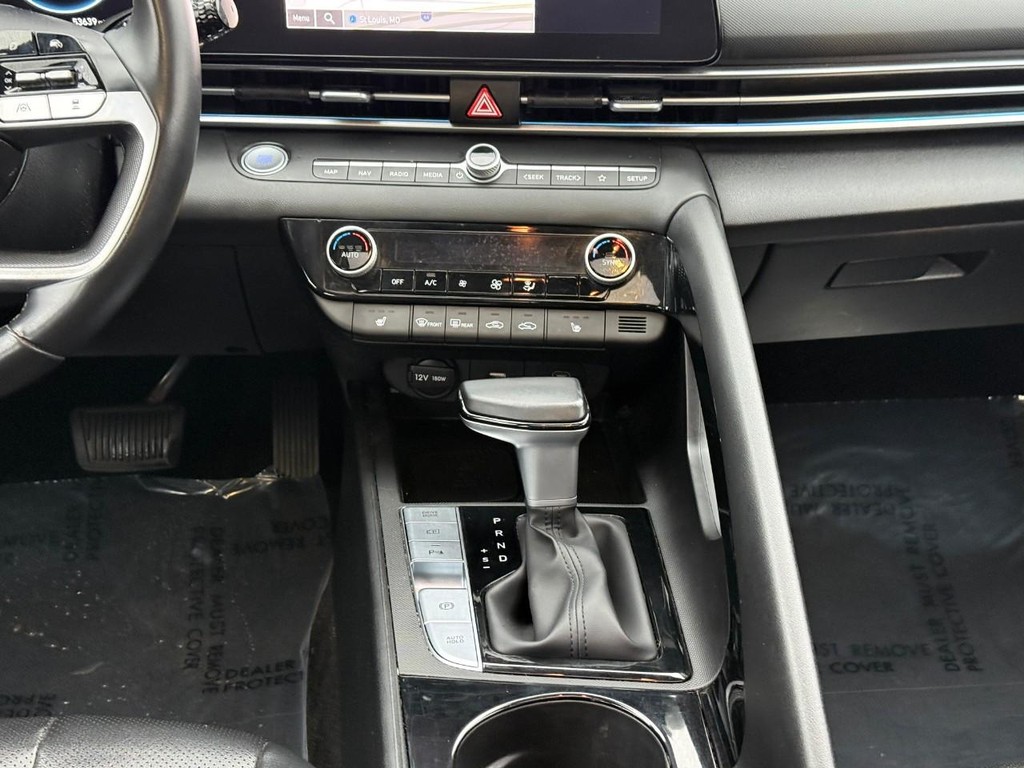 Hyundai Elantra Vehicle Full-screen Gallery Image 14