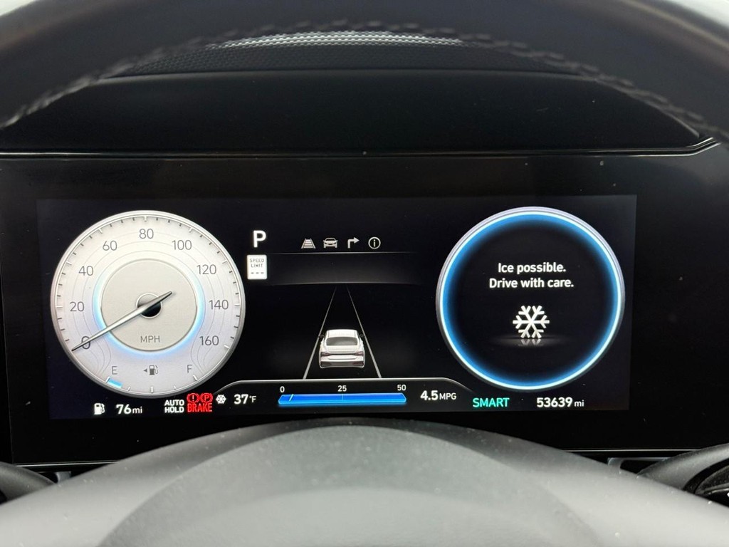 Hyundai Elantra Vehicle Full-screen Gallery Image 20