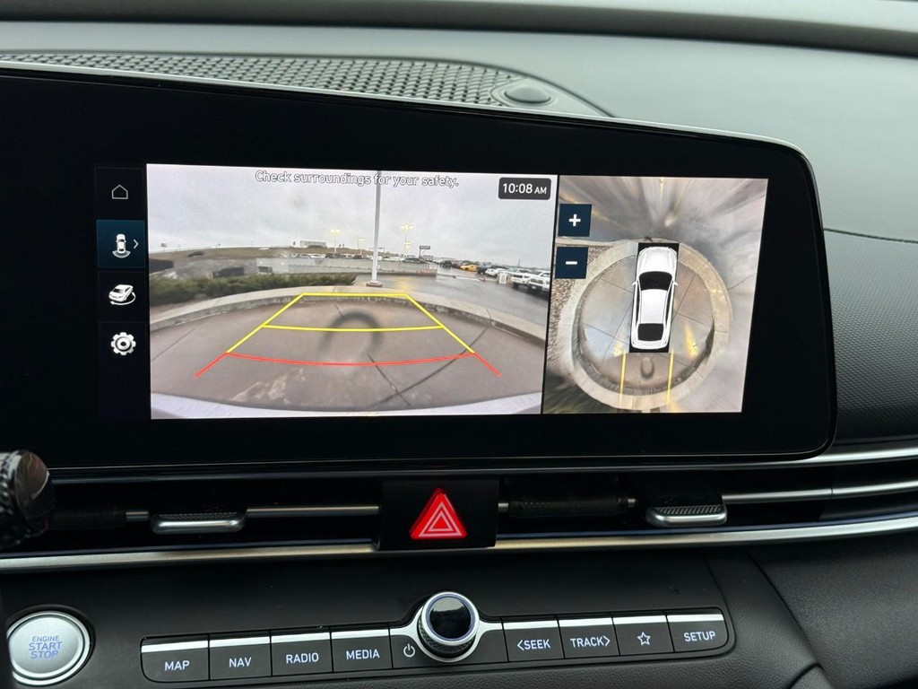 Hyundai Elantra Vehicle Full-screen Gallery Image 24