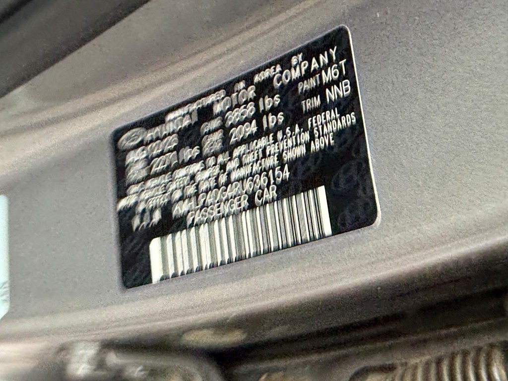 Hyundai Elantra Vehicle Full-screen Gallery Image 25