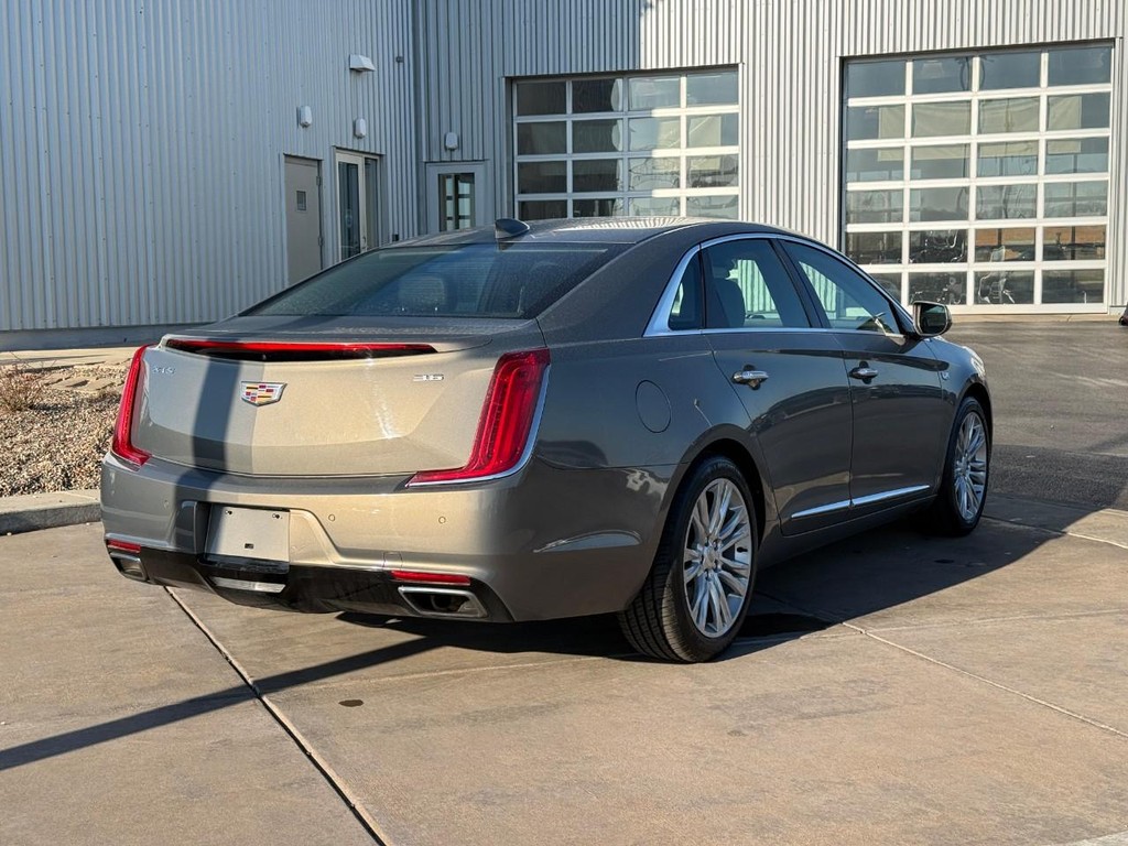 Cadillac XTS Vehicle Full-screen Gallery Image 03