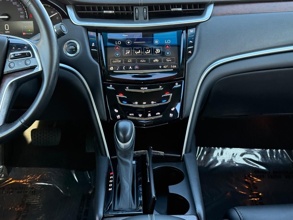 Cadillac XTS Vehicle Full-screen Gallery Image 13