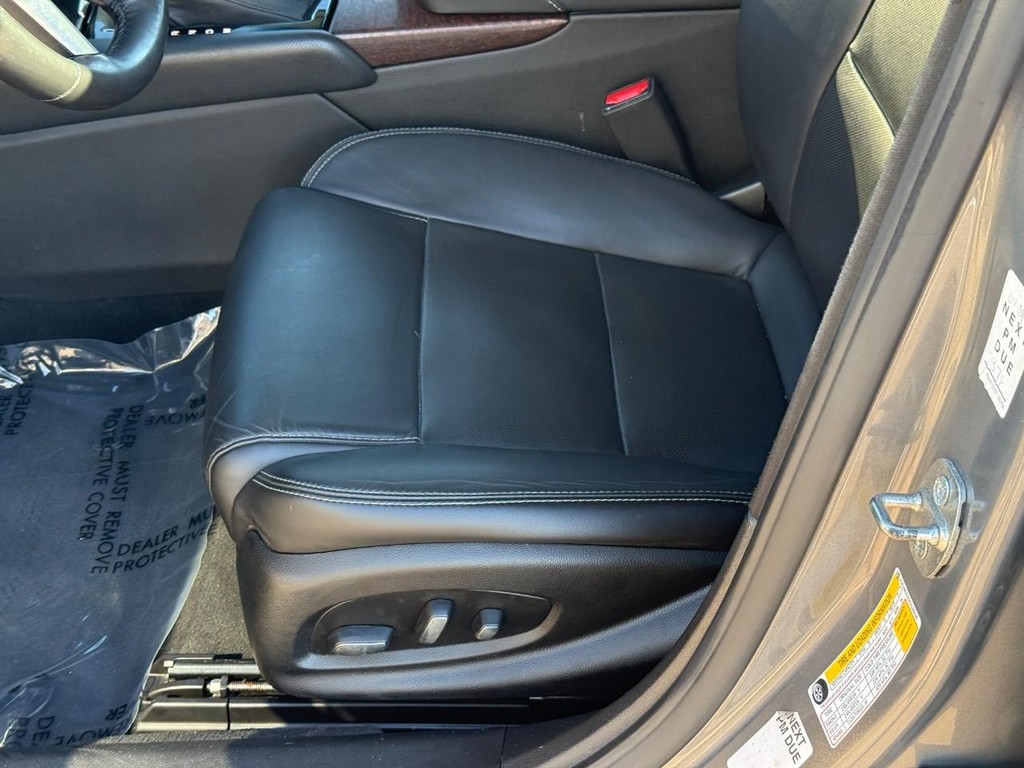 Cadillac XTS Vehicle Full-screen Gallery Image 17