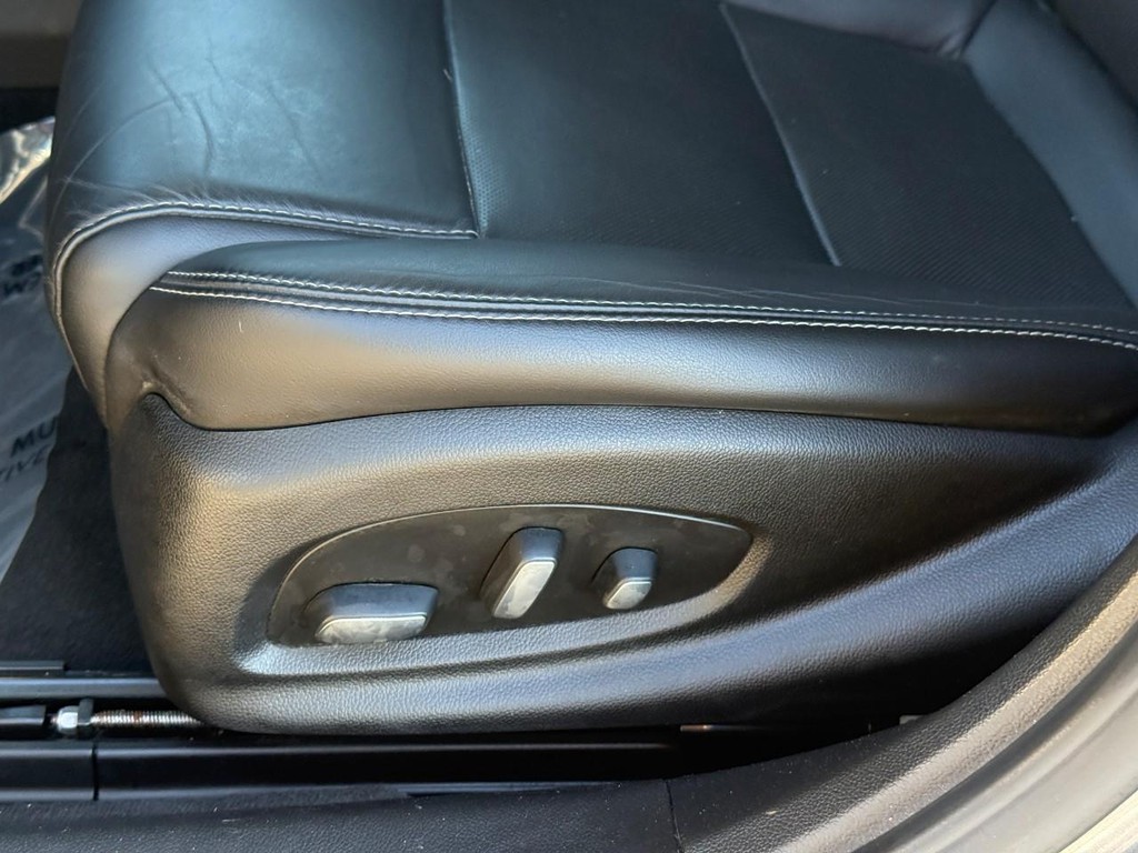 Cadillac XTS Vehicle Full-screen Gallery Image 18