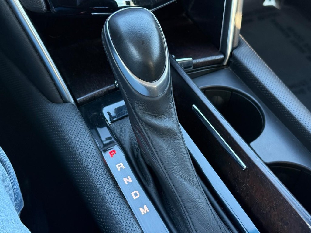 Cadillac XTS Vehicle Full-screen Gallery Image 23