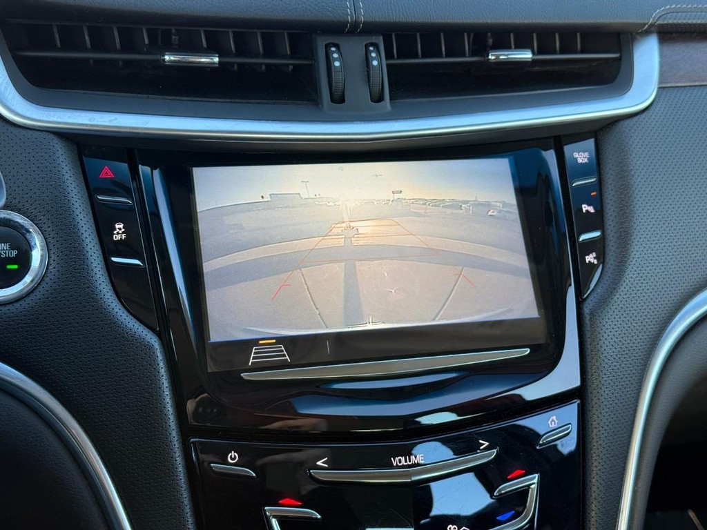 Cadillac XTS Vehicle Full-screen Gallery Image 25