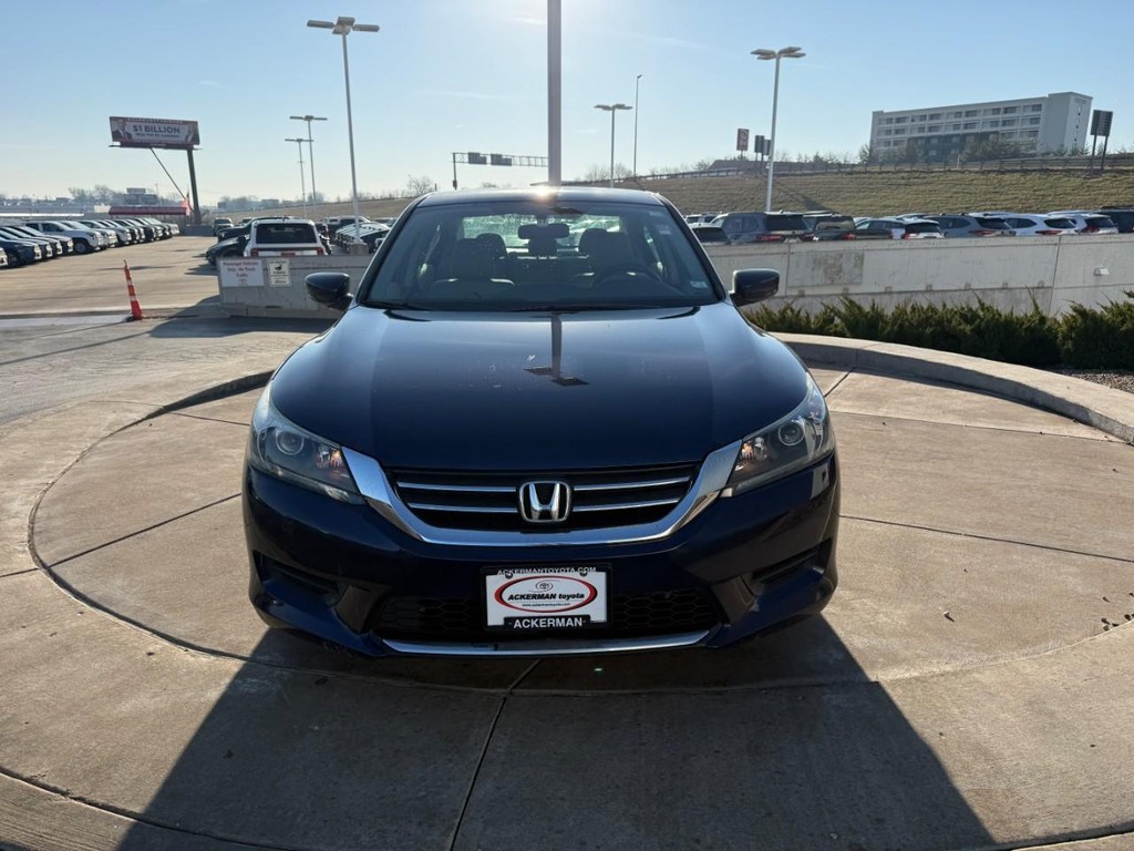 Honda Accord Sedan Vehicle Full-screen Gallery Image 08