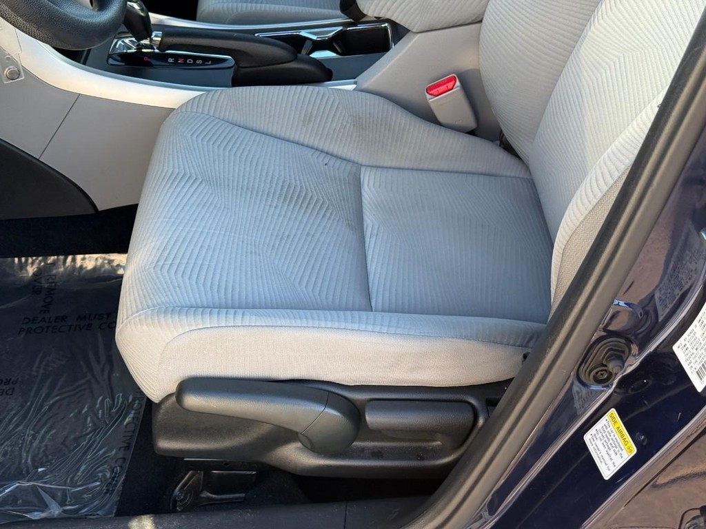 Honda Accord Sedan Vehicle Full-screen Gallery Image 15