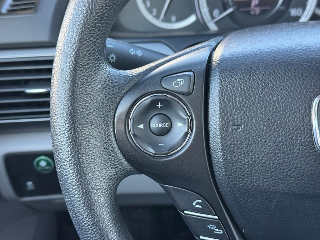 Honda Accord Sedan Vehicle Full-screen Gallery Image 16