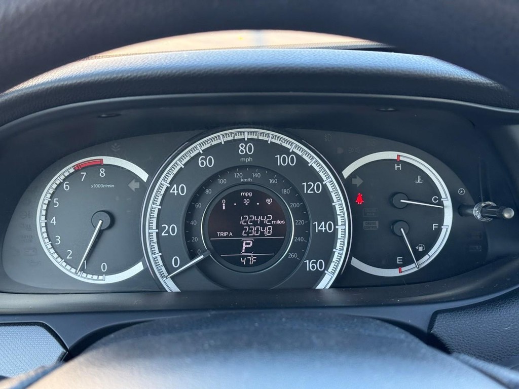 Honda Accord Sedan Vehicle Full-screen Gallery Image 18