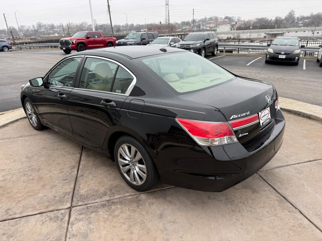 Honda Accord Sedan Vehicle Full-screen Gallery Image 05