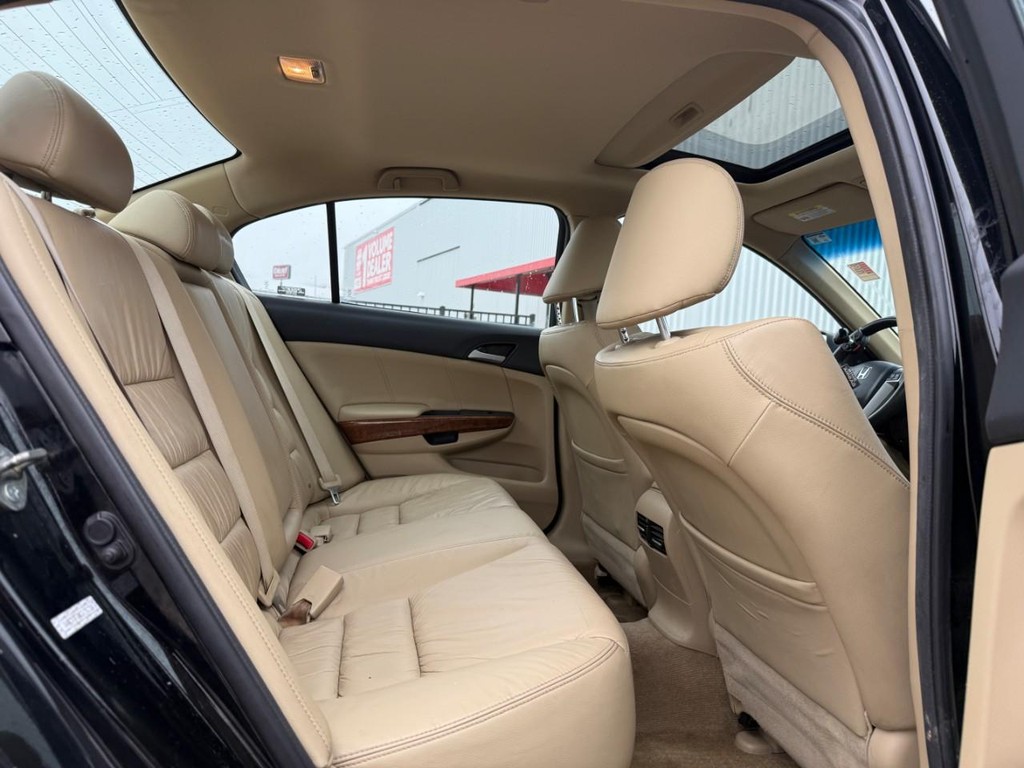 Honda Accord Sedan Vehicle Full-screen Gallery Image 08