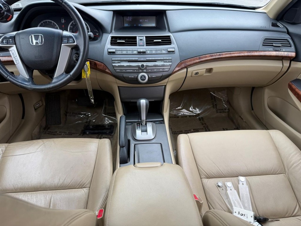 Honda Accord Sedan Vehicle Full-screen Gallery Image 09