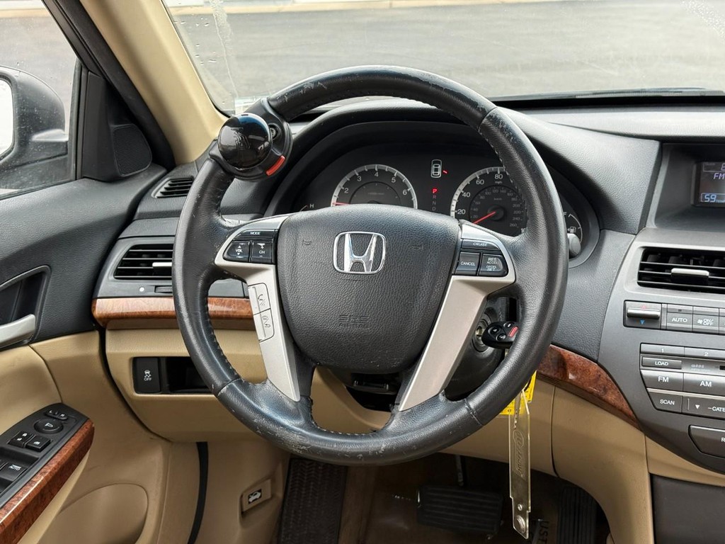Honda Accord Sedan Vehicle Full-screen Gallery Image 10