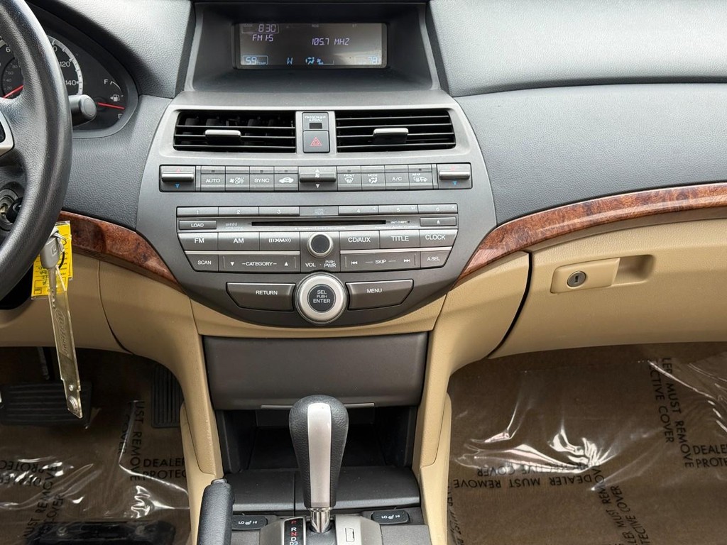 Honda Accord Sedan Vehicle Full-screen Gallery Image 12