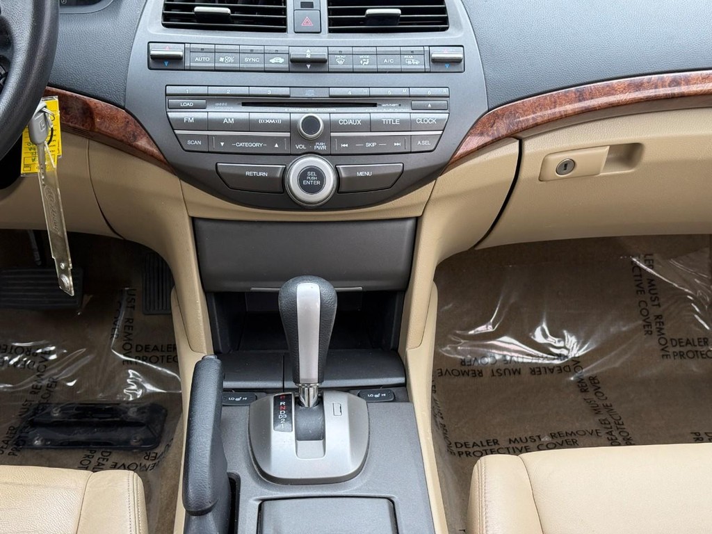 Honda Accord Sedan Vehicle Full-screen Gallery Image 13