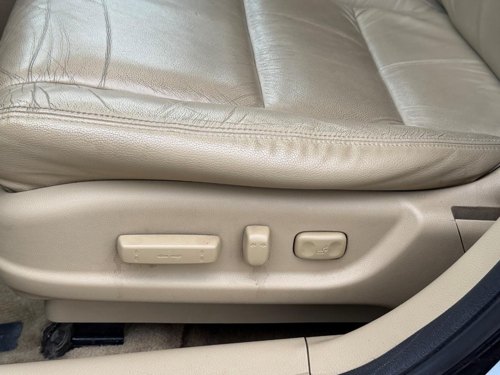 Honda Accord Sedan Vehicle Full-screen Gallery Image 17