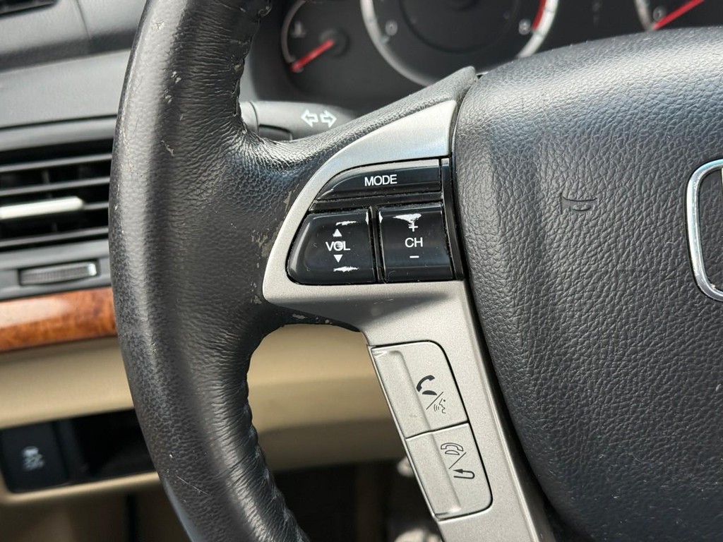 Honda Accord Sedan Vehicle Full-screen Gallery Image 18