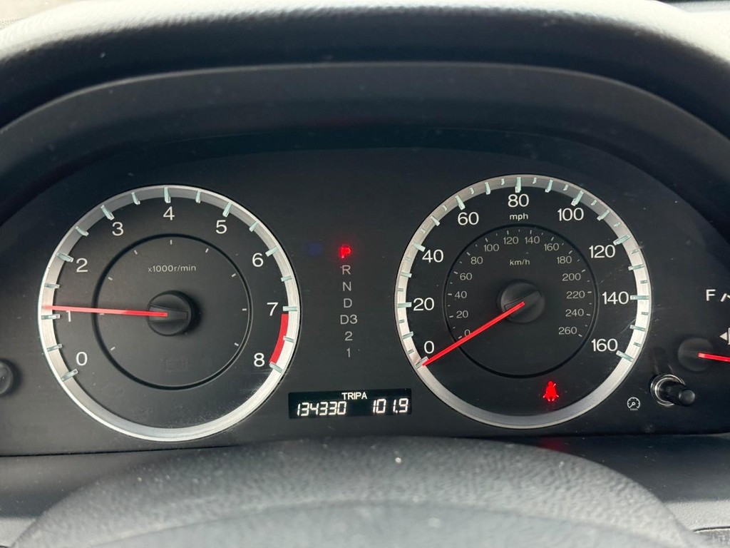 Honda Accord Sedan Vehicle Full-screen Gallery Image 20