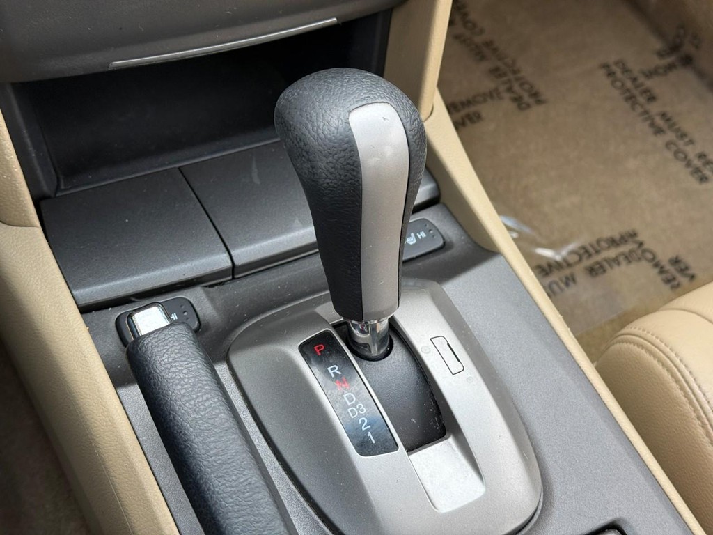 Honda Accord Sedan Vehicle Full-screen Gallery Image 21