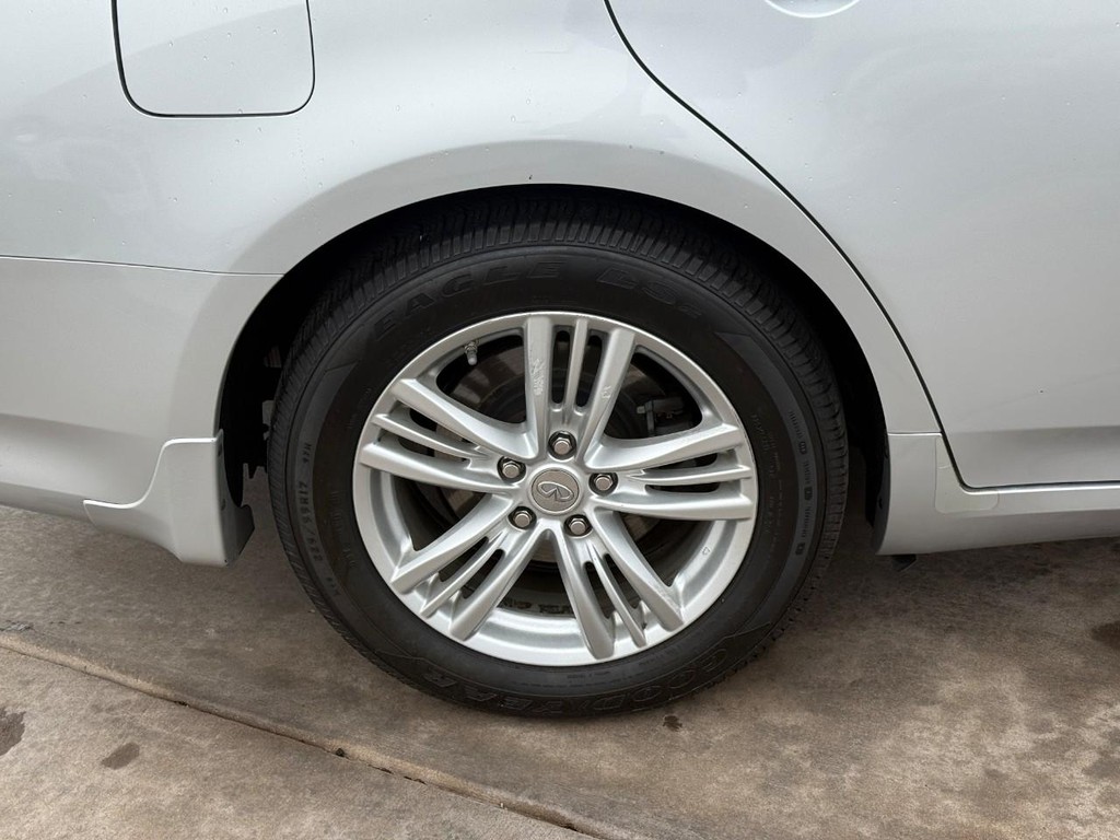 INFINITI G37 Sedan Vehicle Full-screen Gallery Image 04