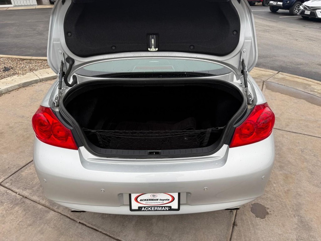 INFINITI G37 Sedan Vehicle Full-screen Gallery Image 06