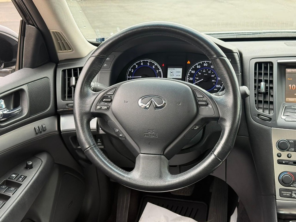 INFINITI G37 Sedan Vehicle Full-screen Gallery Image 12