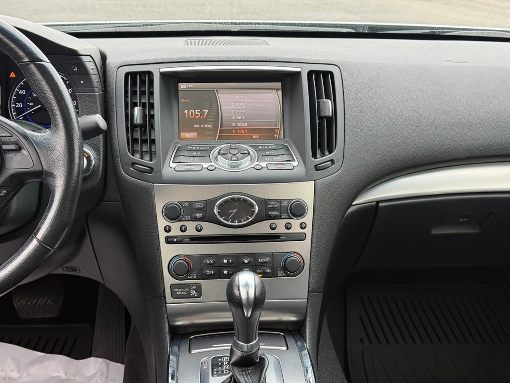 INFINITI G37 Sedan Vehicle Full-screen Gallery Image 13