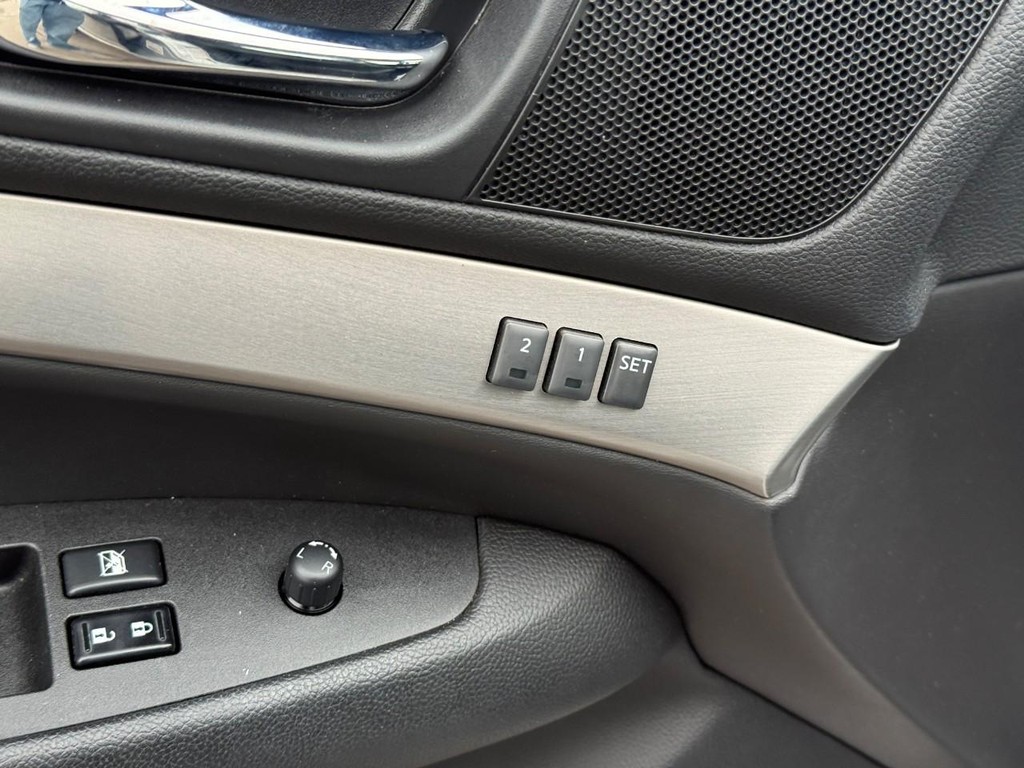 INFINITI G37 Sedan Vehicle Full-screen Gallery Image 17