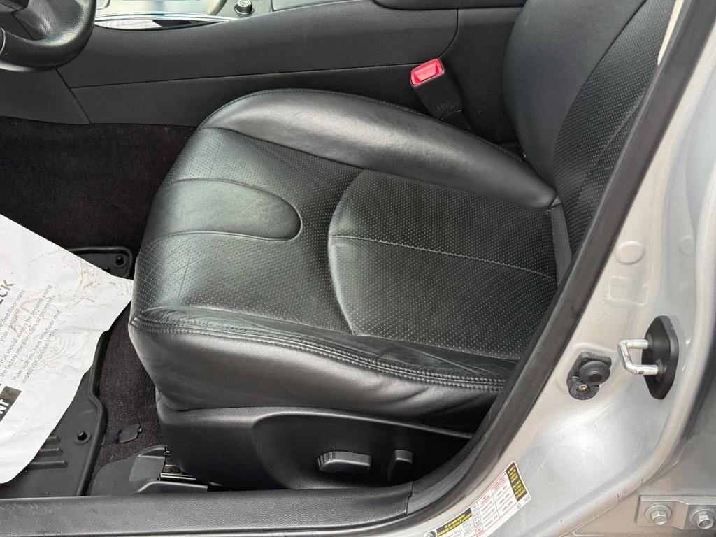 INFINITI G37 Sedan Vehicle Full-screen Gallery Image 18