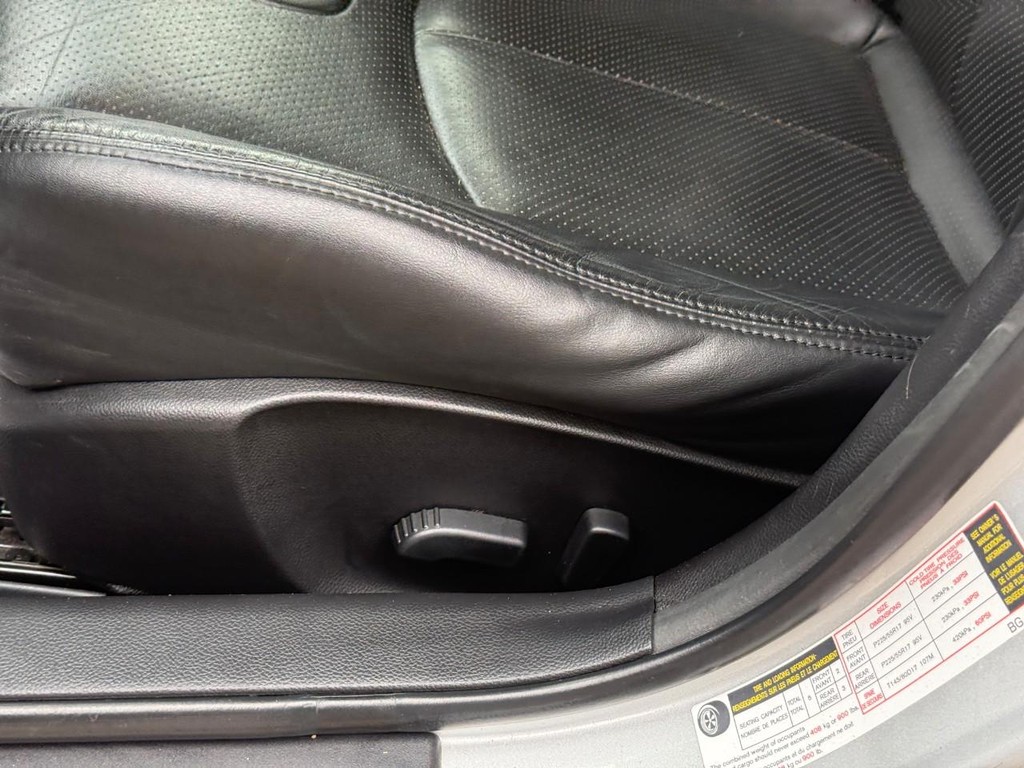 INFINITI G37 Sedan Vehicle Full-screen Gallery Image 19