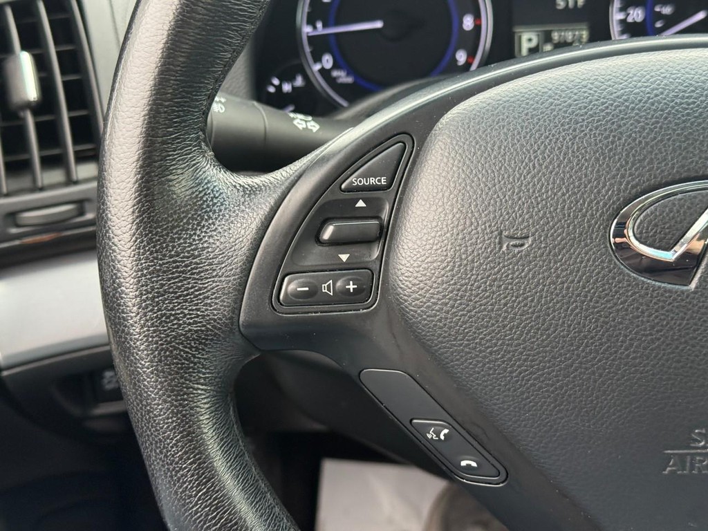 INFINITI G37 Sedan Vehicle Full-screen Gallery Image 20