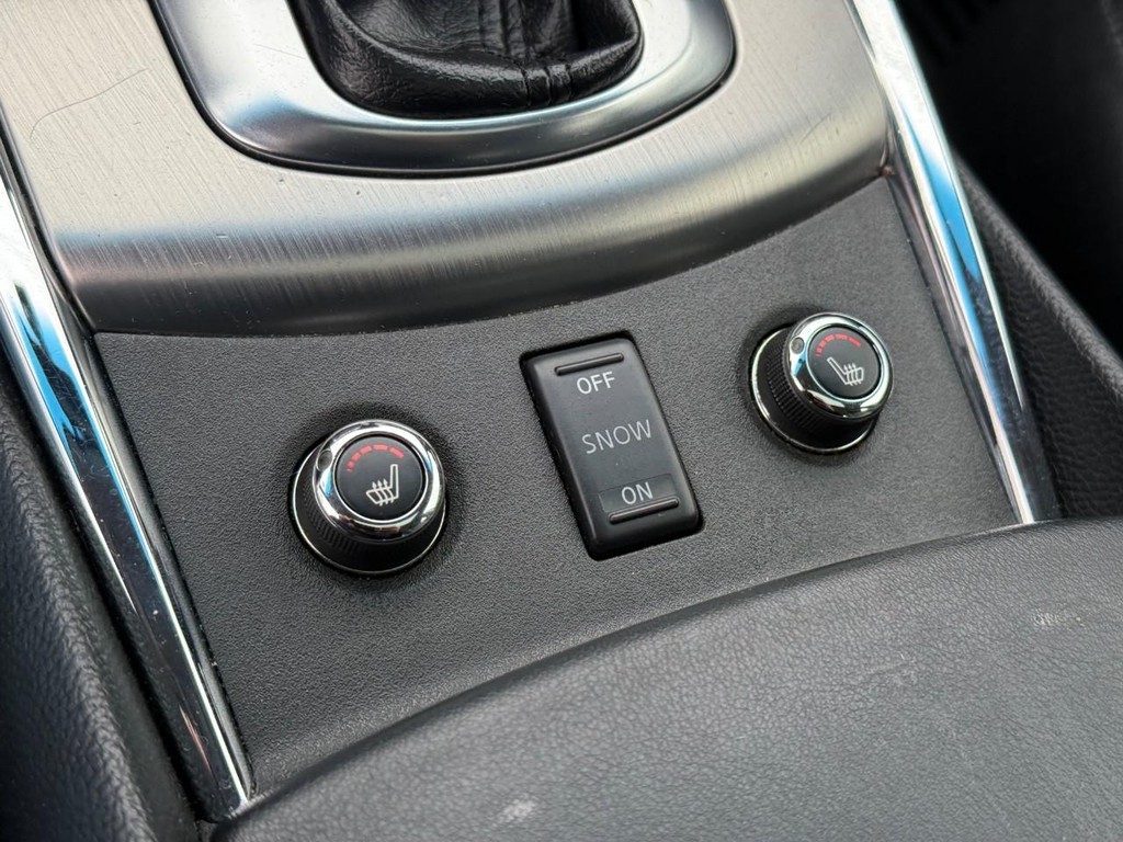 INFINITI G37 Sedan Vehicle Full-screen Gallery Image 24