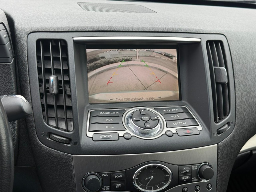 INFINITI G37 Sedan Vehicle Full-screen Gallery Image 25