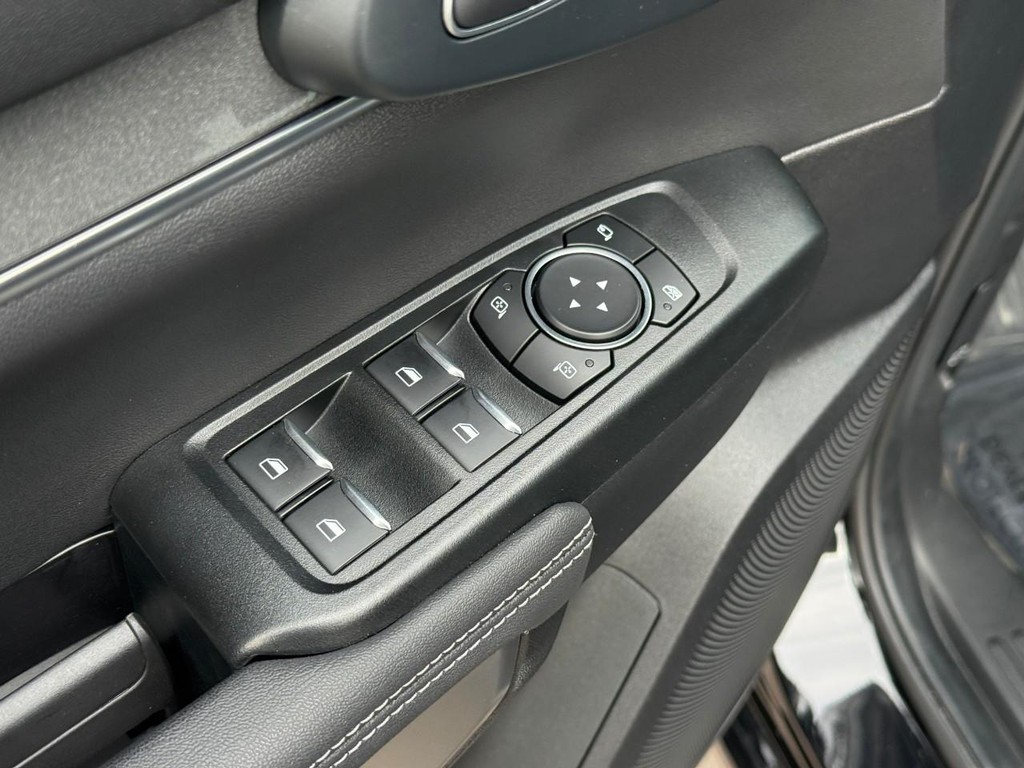 Ford Ranger Vehicle Full-screen Gallery Image 12