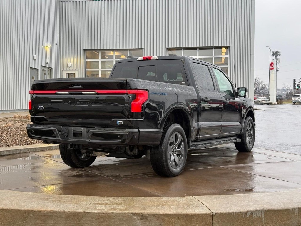 Ford F-150 Lightning Vehicle Full-screen Gallery Image 03