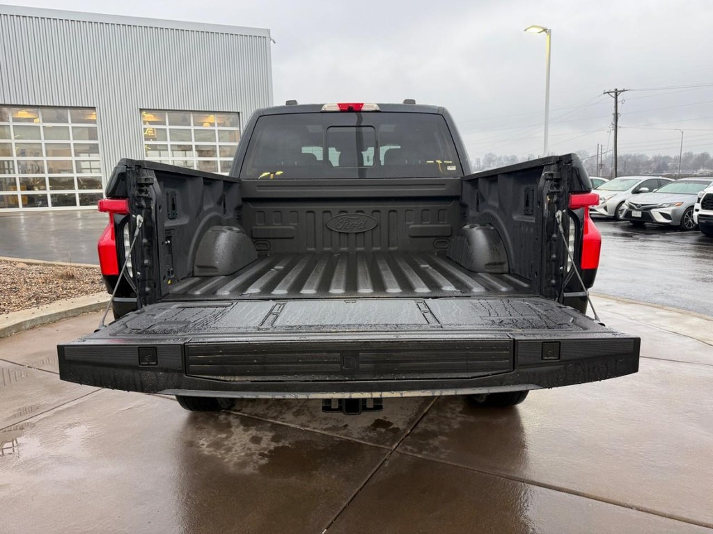 Ford F-150 Lightning Vehicle Full-screen Gallery Image 05