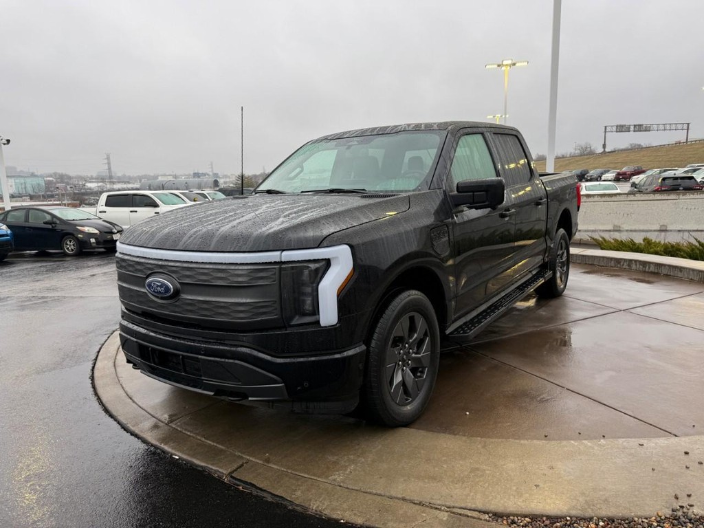 Ford F-150 Lightning Vehicle Full-screen Gallery Image 07