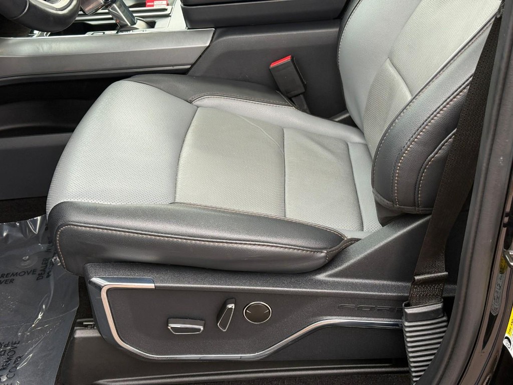 Ford F-150 Lightning Vehicle Full-screen Gallery Image 17