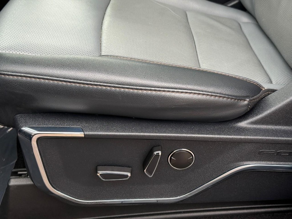 Ford F-150 Lightning Vehicle Full-screen Gallery Image 18